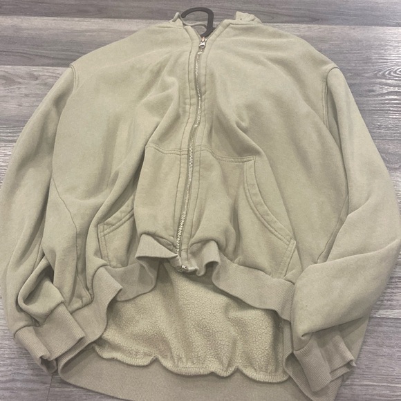 too many hoodies - Picture 1 of 1